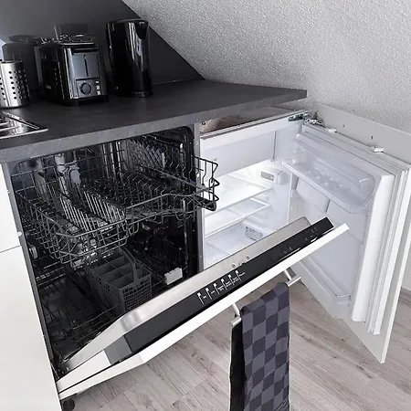Zentrale Wohnung Fuer 4 Mit Bett Und Schlafcouch Essen Exterior photo