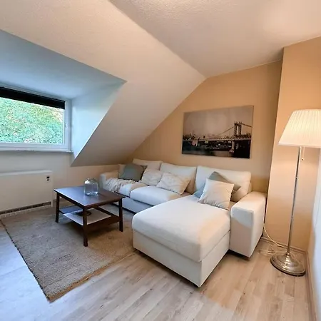 Zentrale Wohnung Fuer 4 Mit Bett Und Schlafcouch Essen Exterior photo