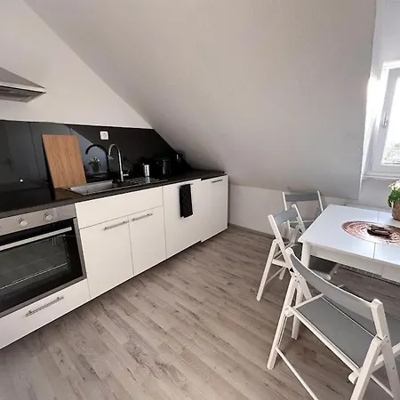 Zentrale Wohnung Fuer 4 Mit Bett Und Schlafcouch Essen Exterior photo