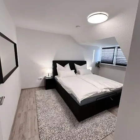 Zentrale Wohnung Fuer 4 Mit Bett Und Schlafcouch Essen Exterior photo