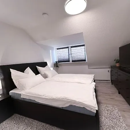 Zentrale Wohnung Fuer 4 Mit Bett Und Schlafcouch Essen Exterior photo