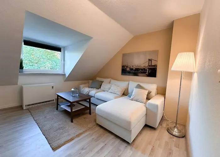 Zentrale Wohnung Fuer 4 Mit Bett Und Schlafcouch