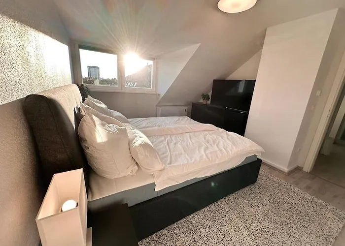 Zentrale Wohnung Fuer 4 Mit Bett Und Schlafcouch