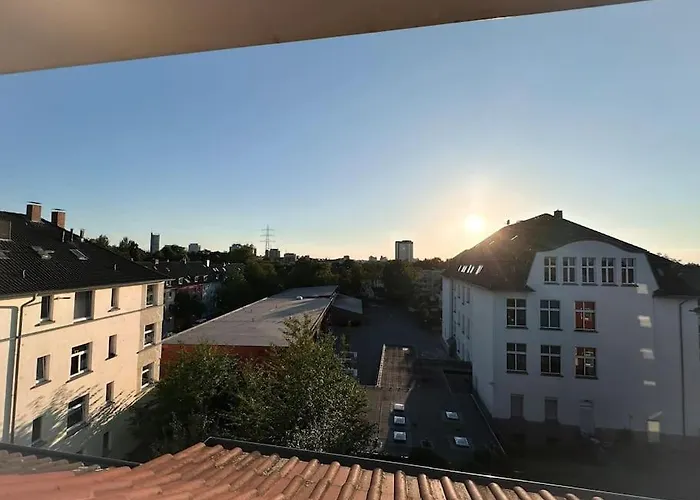 Zentrale Wohnung Fuer 4 Mit Bett Und Schlafcouch