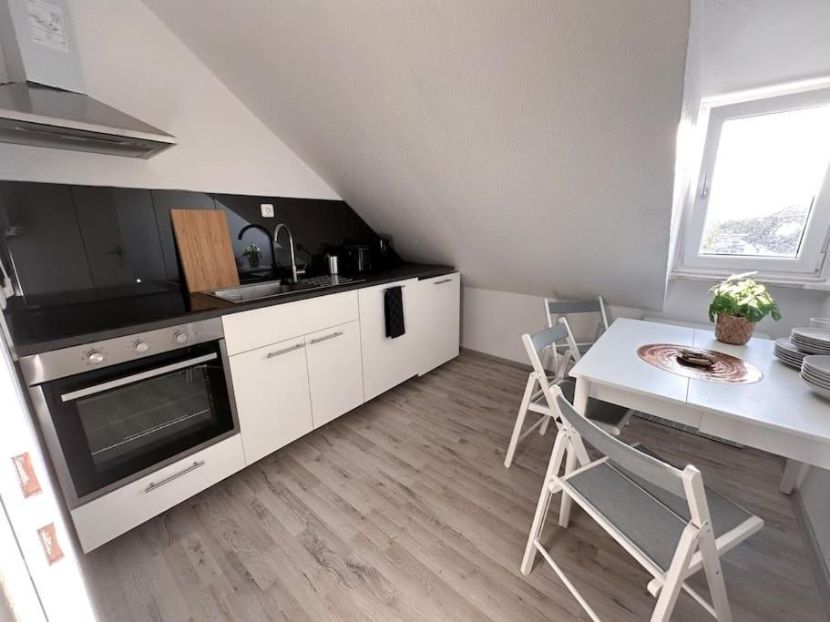 Zentrale Fuer 4 Mit Bett Und Schlafcouch Apartment *